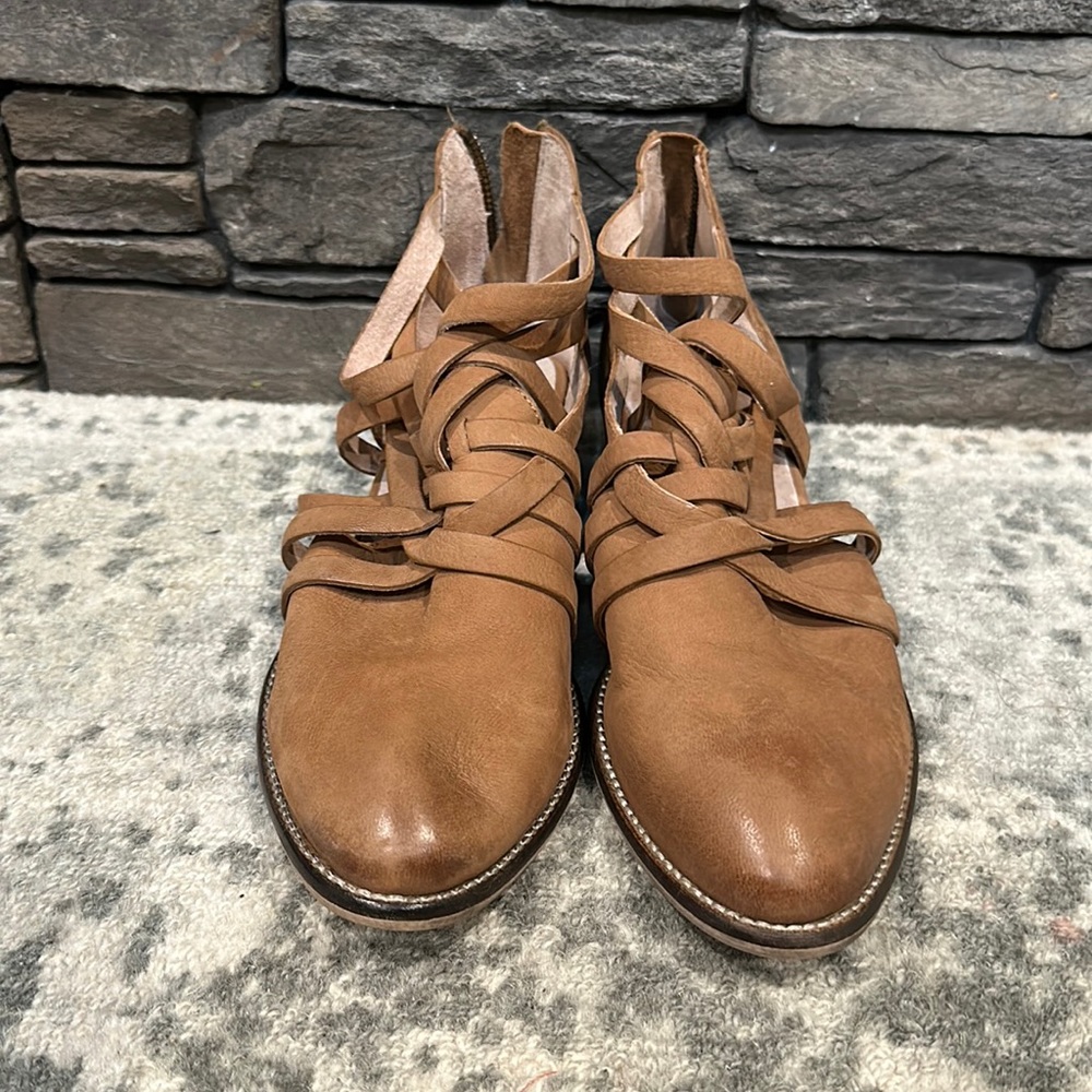 Women's 6.5 leather Seychelles shoes
